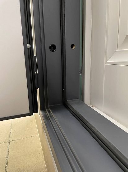 Входная дверь  