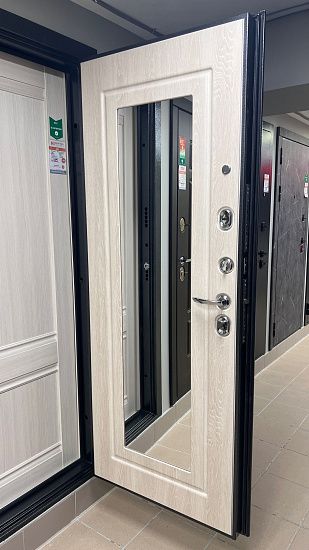 Входная дверь  