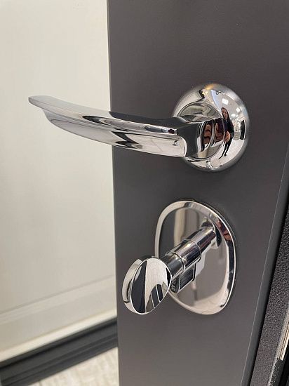 Входная дверь  